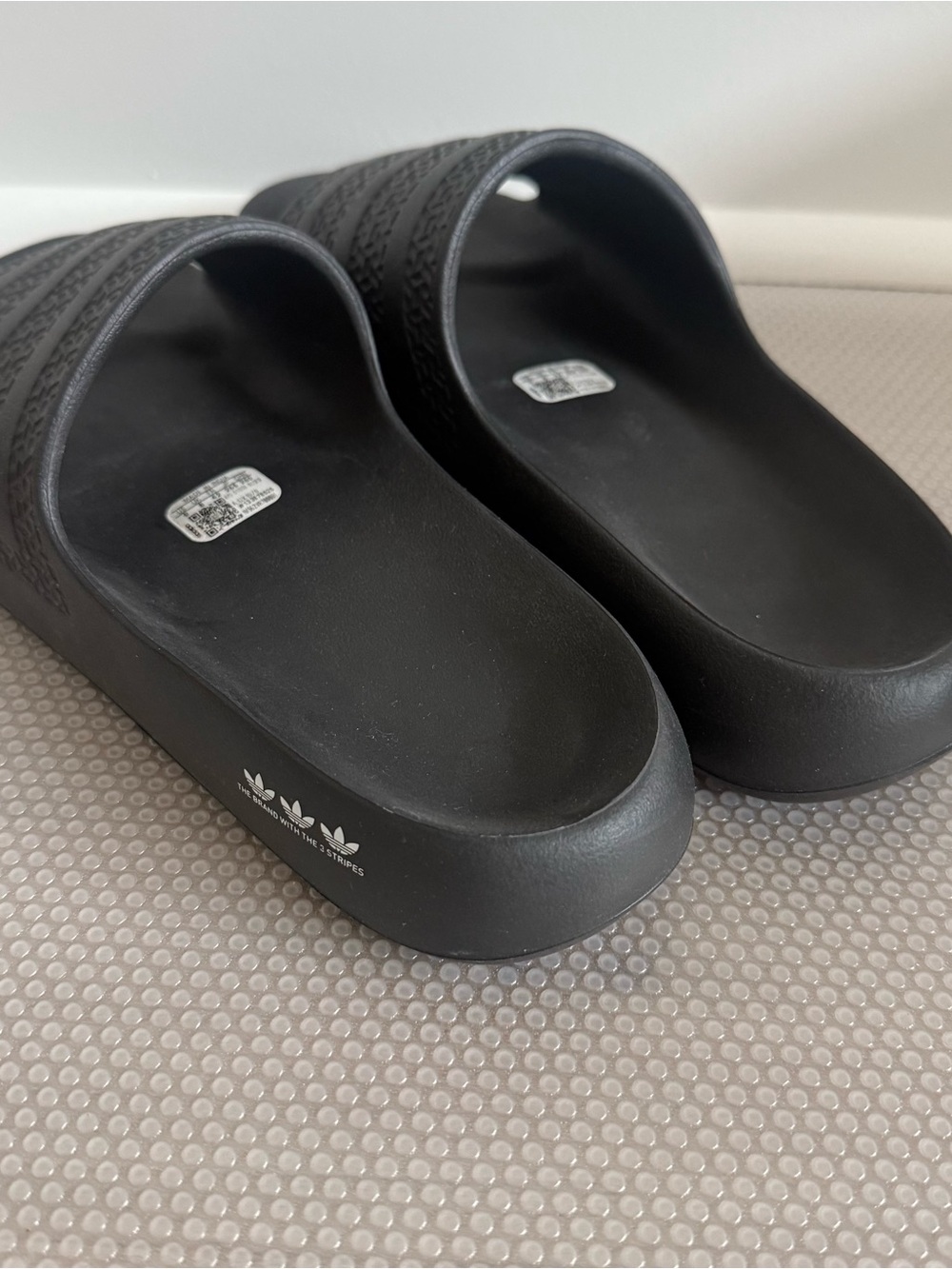 adidas Black Textured Three-Stripe Slide - Picture 3 of 5